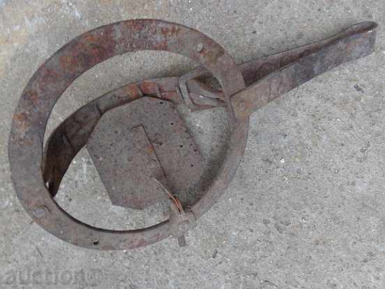 Old hand forged strand trap, wrought iron primitive with price 49.00 BGN | € 25.05 Old hand forged strand trap, wrought iron primitive with price 49.00 BGN | € 25.05
