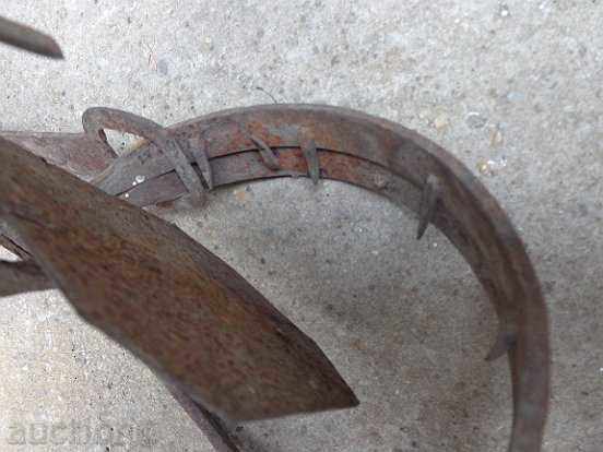 Delivery of Old hand forged strand trap, wrought iron primitive Delivery of Old hand forged strand trap, wrought iron primitive