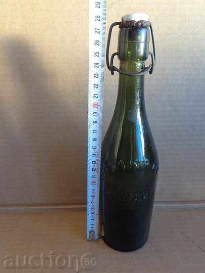 Παλιά μπουκάλι της αμερικανικής μηλίτη μπουκάλι με πώμα