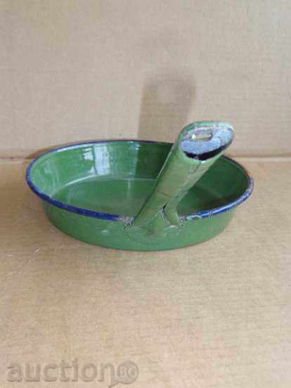Auction Old massive enameled pan, very early soldier, Bulgaria Auction Old massive enameled pan, very early soldier, Bulgaria