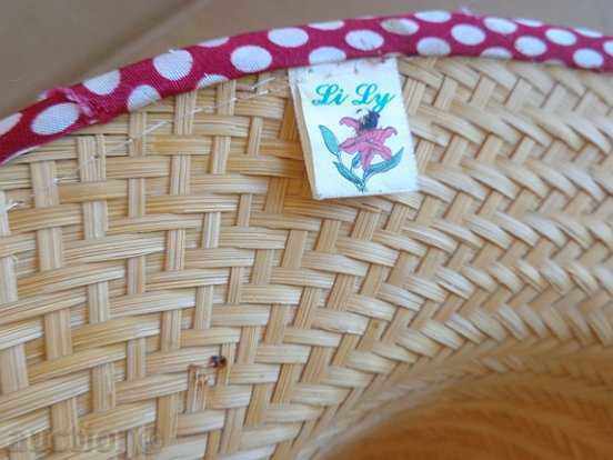 Auction Branded women's straw hat, cape, bombe Auction Branded women's straw hat, cape, bombe