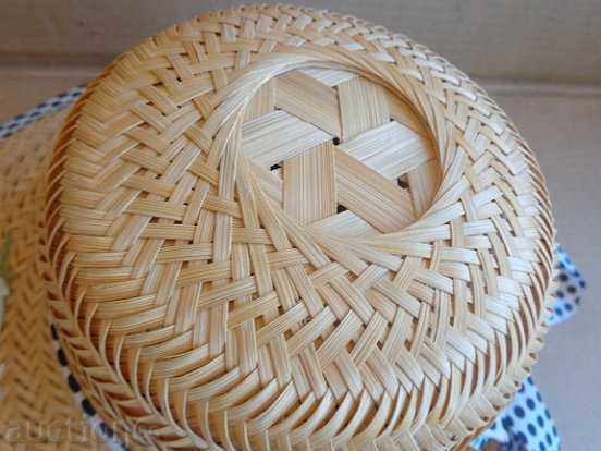 Delivery of Branded women's straw hat, cape, bombe