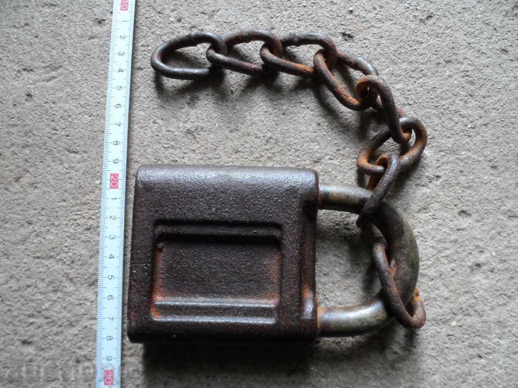 Auction  BIG OLD PADLOCK