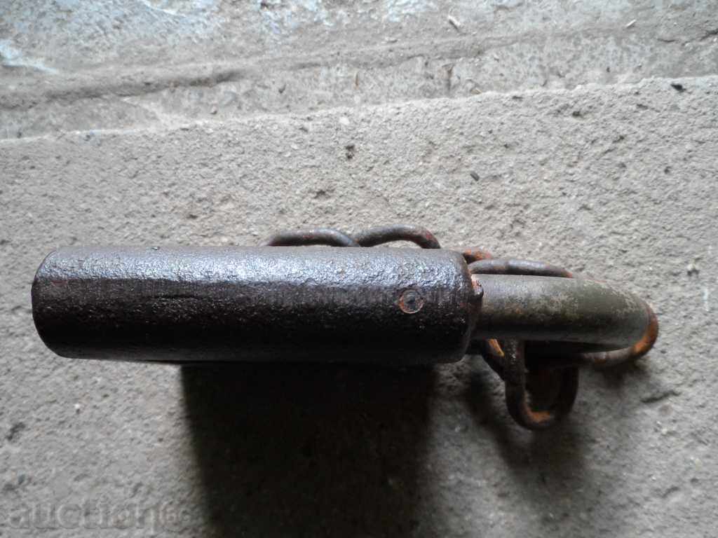 BIG OLD PADLOCK - 6