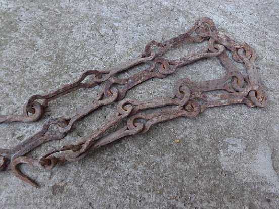 Стара кована верига с кука, ченгел за огнище с цена 43.00 лв. | € 21.99 Стара кована верига с кука, ченгел за огнище с цена 43.00 лв. | € 21.99