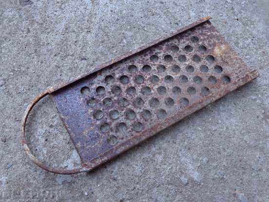 Δημοπρασία Παλιά τρίφτη από τις αρχές του εικοστού αιώνα, πρωτόγονη Δημοπρασία Παλιά τρίφτη από τις αρχές του εικοστού αιώνα, πρωτόγονη