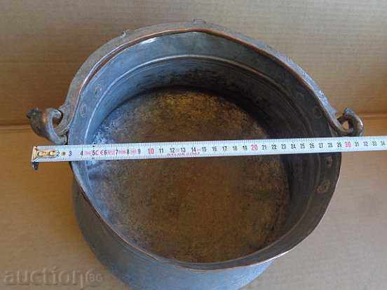Auction Tin boned, boiler, baker, copper pot Auction Tin boned, boiler, baker, copper pot
