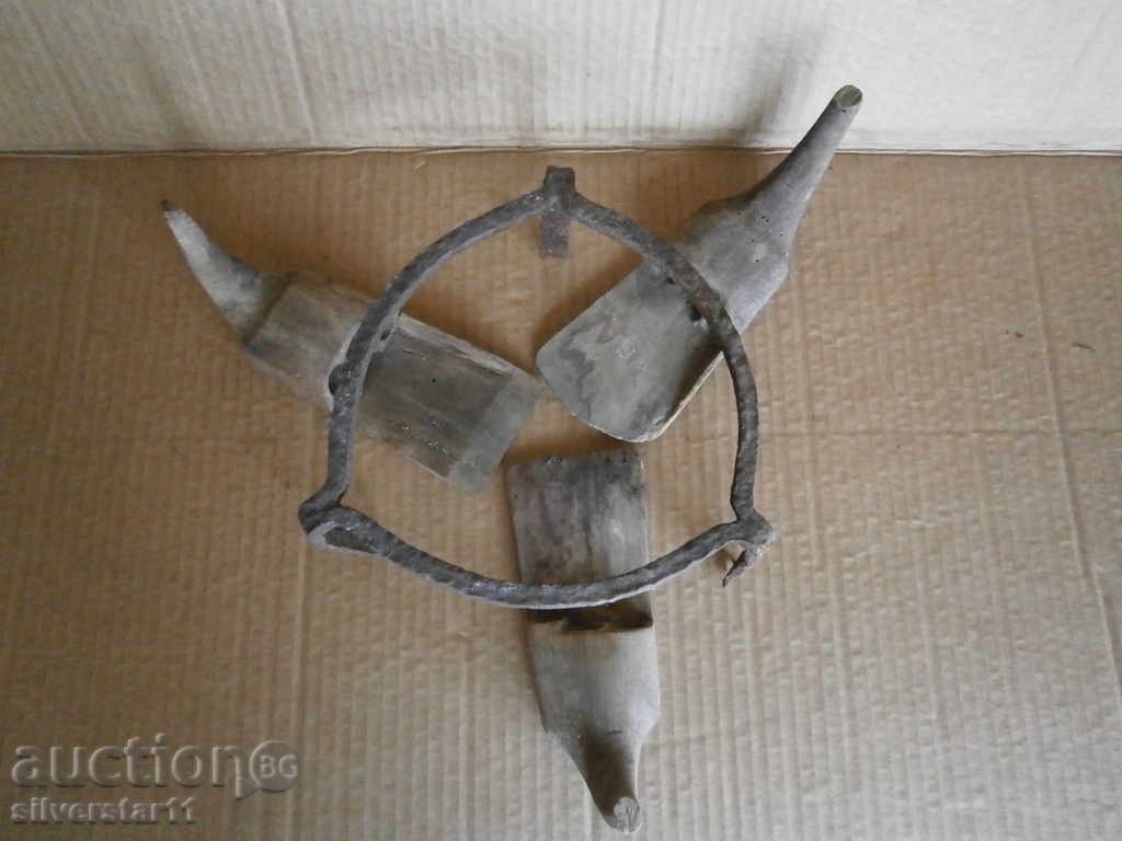 A Lot of Palladiers and an old little forged with price 45.00 BGN | € 23.01 A Lot of Palladiers and an old little forged with price 45.00 BGN | € 23.01