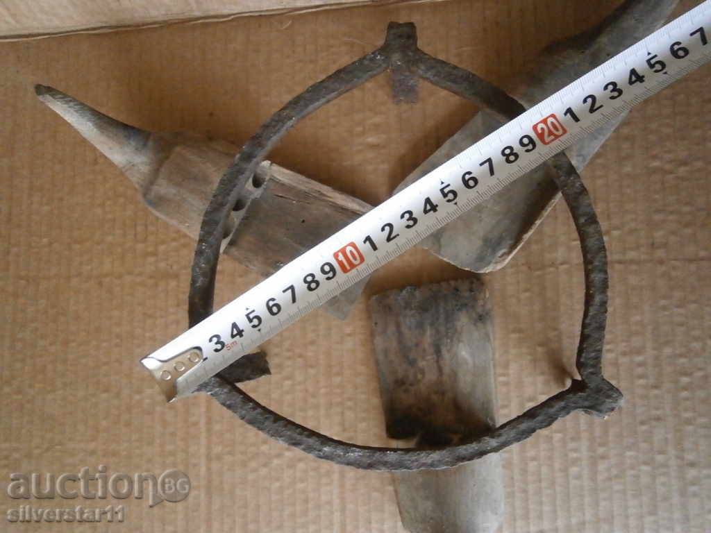 Auction A Lot of Palladiers and an old little forged Auction A Lot of Palladiers and an old little forged