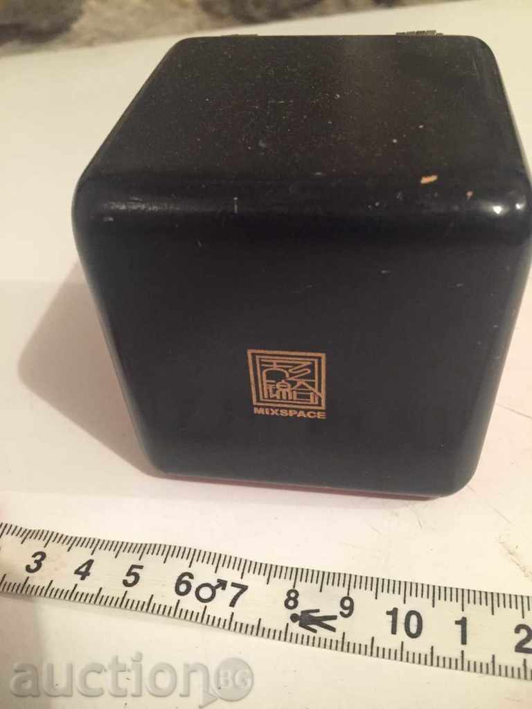 Auction old wooden jewelry box Auction old wooden jewelry box