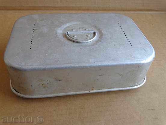 cutie veche de aluminiu cu mânere, numărul și marcaje cu preț 39.00 BGN | € 19.94