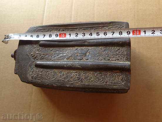 Auction  Renaissance tin-lead pavour, vitalenik, metal vessel