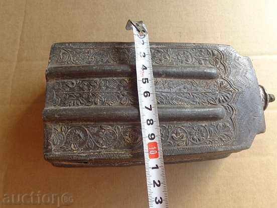 Delivery of Renaissance tin-lead pavour, vitalenik, metal vessel