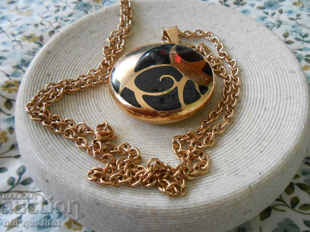 Auction Beautiful necklace with rose gilding and enamel Auction Beautiful necklace with rose gilding and enamel