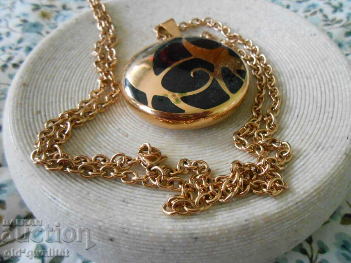 Delivery of Beautiful necklace with rose gilding and enamel Delivery of Beautiful necklace with rose gilding and enamel