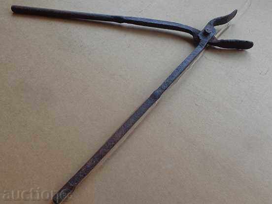 Auction Wrought iron forging pliers Auction Wrought iron forging pliers