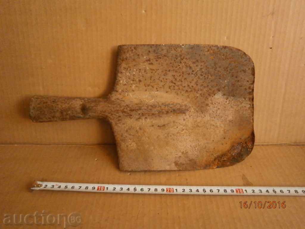 a great trench a great shovel WW2 WWII - 6