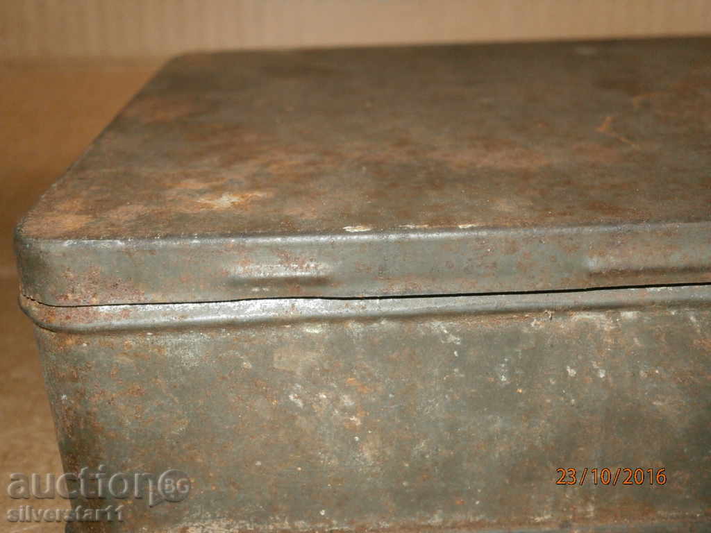 старинна метална кутия с цена 25.00 лв. | € 12.78 старинна метална кутия с цена 25.00 лв. | € 12.78