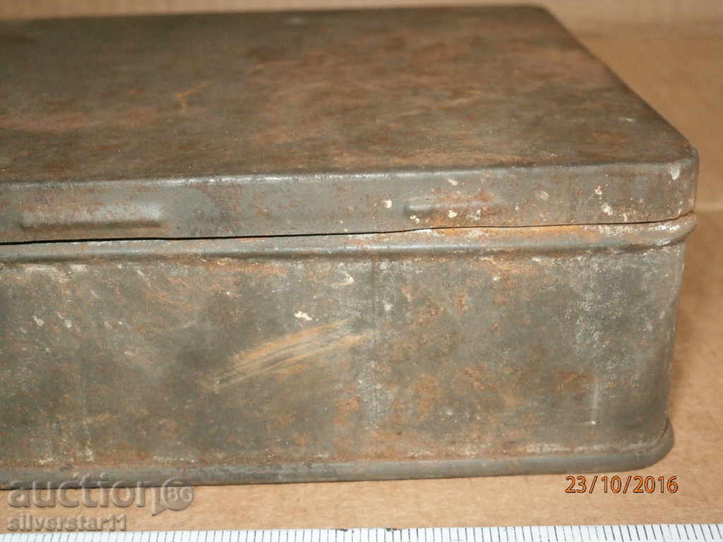 Аукцион старинна метална кутия Аукцион старинна метална кутия