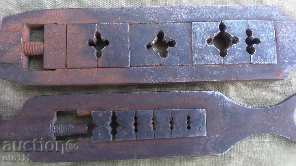 Auction 2 pieces - OLD RINGS Auction 2 pieces - OLD RINGS