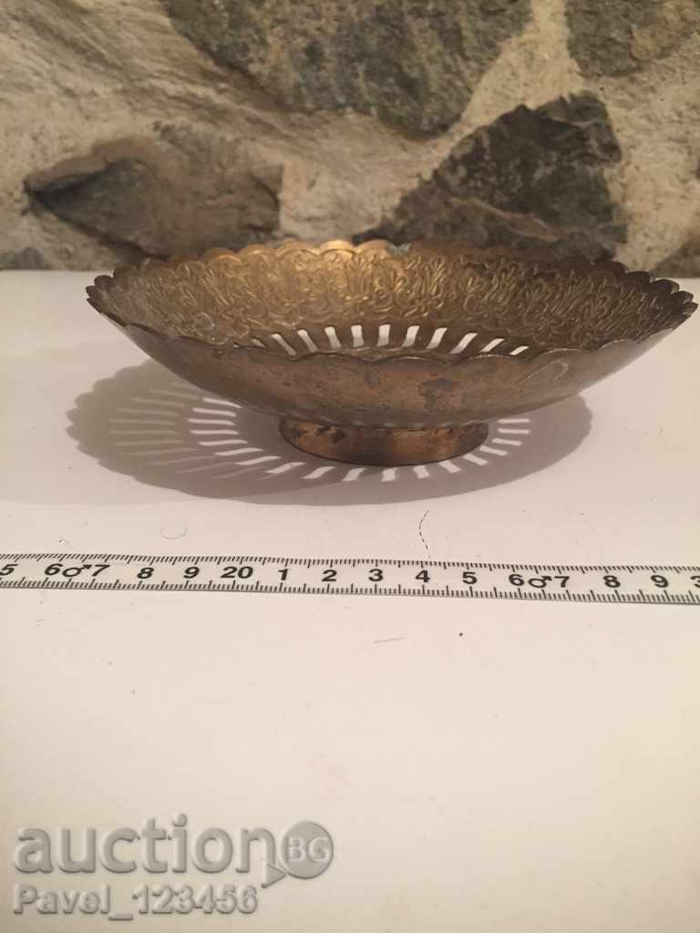 Auction  old bronze / copper vessel