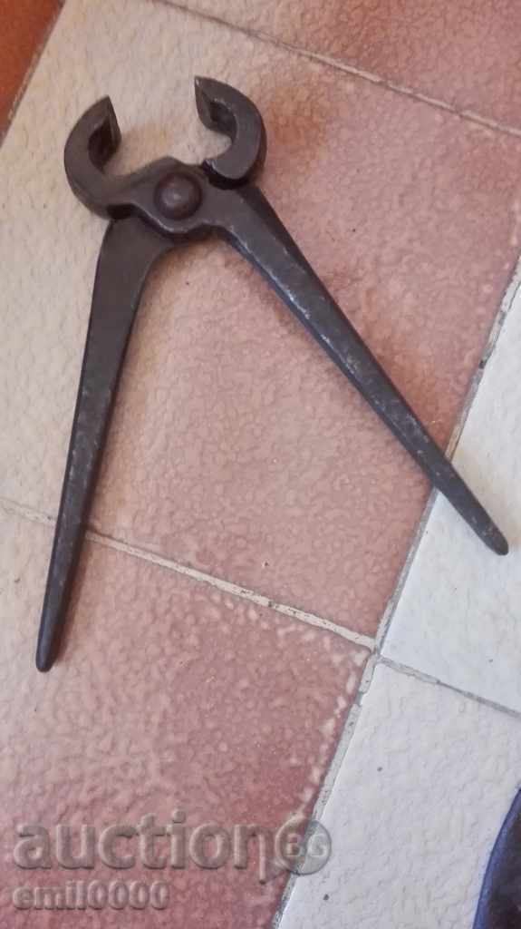 Pliers. with price 7.99 BGN | € 4.09 Pliers. with price 7.99 BGN | € 4.09