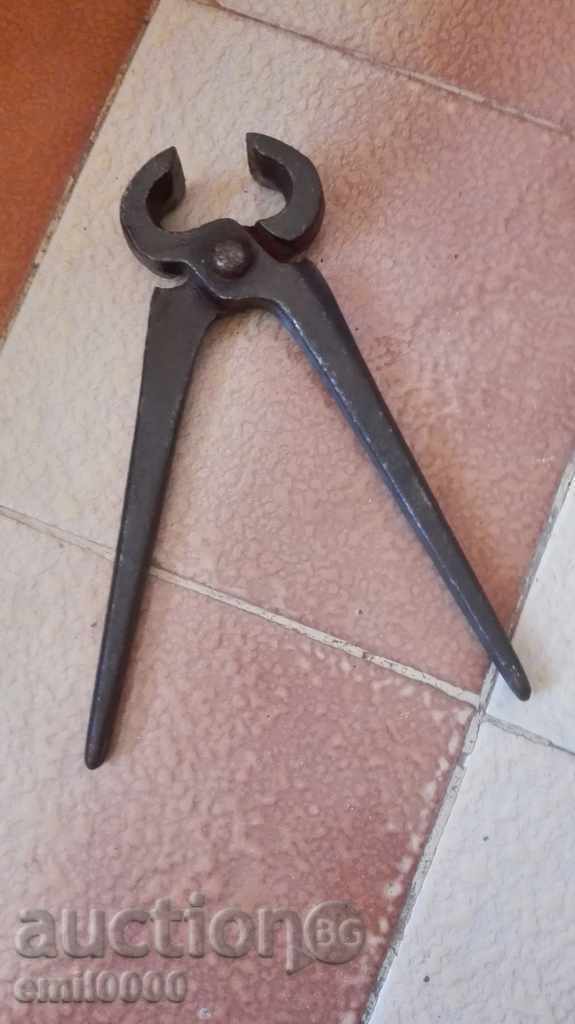 Auction Pliers. Auction Pliers.