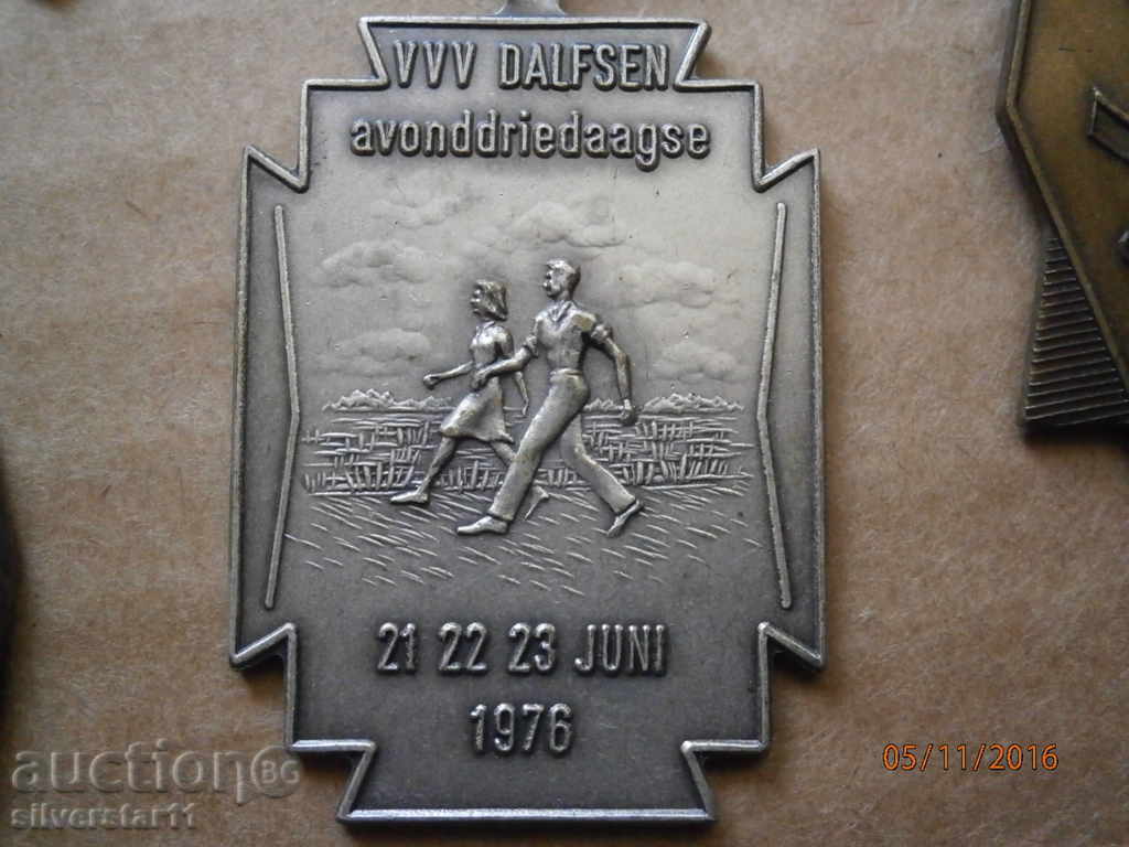 semne medalii LOT cu preț 25.00 BGN | € 12.78