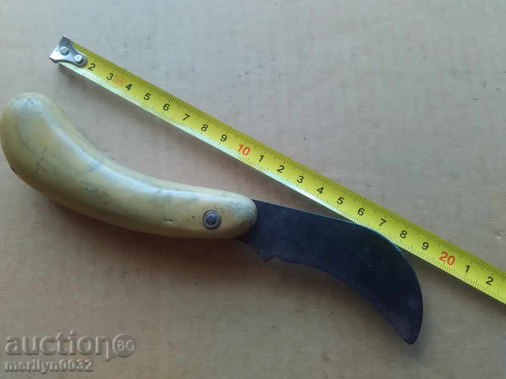 Delivery of Old knife, knife, knife, hammer Delivery of Old knife, knife, knife, hammer
