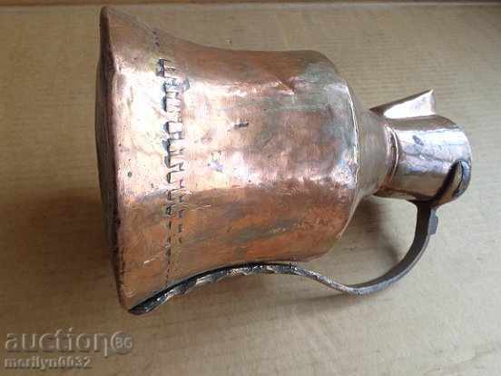 Auction Revival hound, hibiscus, baker, copper pot, jug, sahane Auction Revival hound, hibiscus, baker, copper pot, jug, sahane