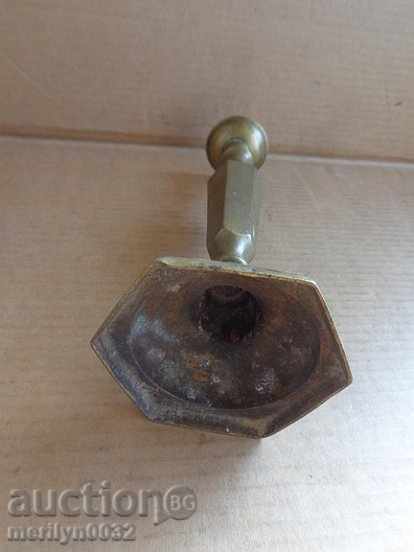 Old bronze Ottoman candlestick, lamp, candelabra with price 77.00 BGN | € 39.37 Old bronze Ottoman candlestick, lamp, candelabra with price 77.00 BGN | € 39.37