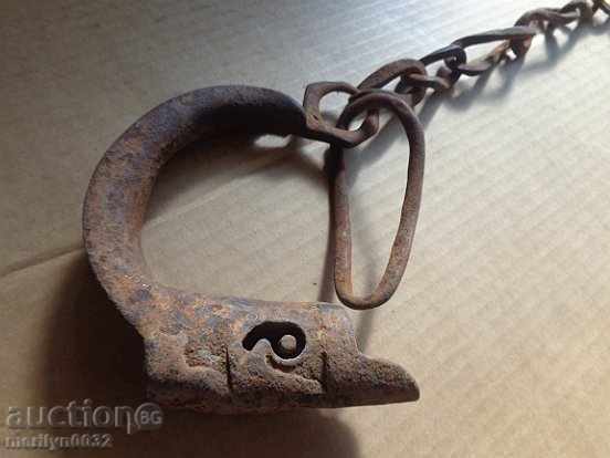 Auction Eyebrows, pillows, handcuffs, chains, wrought iron Auction Eyebrows, pillows, handcuffs, chains, wrought iron