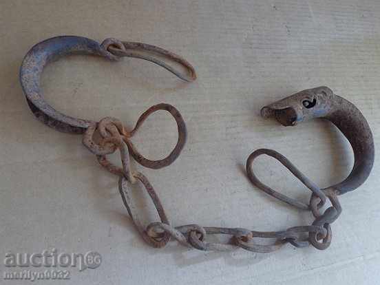 Delivery of Eyebrows, pillows, handcuffs, chains, wrought iron Delivery of Eyebrows, pillows, handcuffs, chains, wrought iron