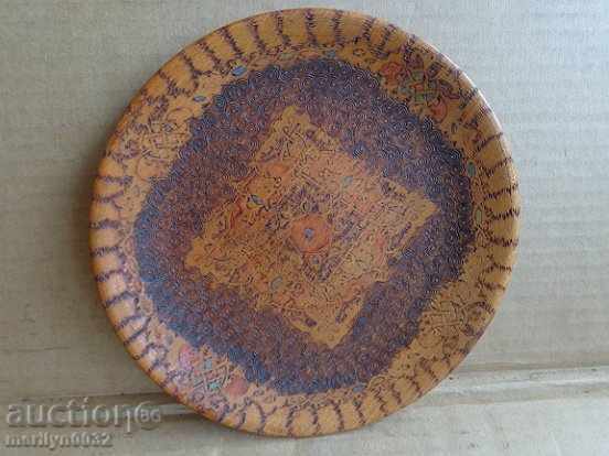 Пирографирана чиния от дърво украса за стена дървения паница