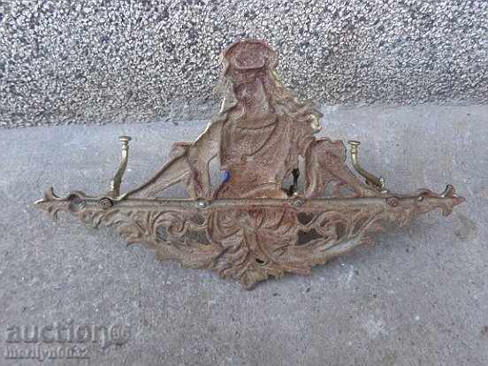 Figurină cu cuier din fontă din fontă la sfârșitul secolului al XIX-lea cu preț 299.00 BGN | € 152.88 Figurină cu cuier din fontă din fontă la sfârșitul secolului al XIX-lea cu preț 299.00 BGN | € 152.88