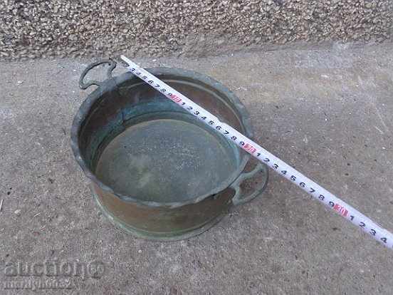 Delivery of An old copper pot, a bakery pan tray pan pan pot pan