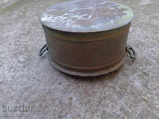 An old copper pot, a bakery pan tray pan pan pot pan - 6