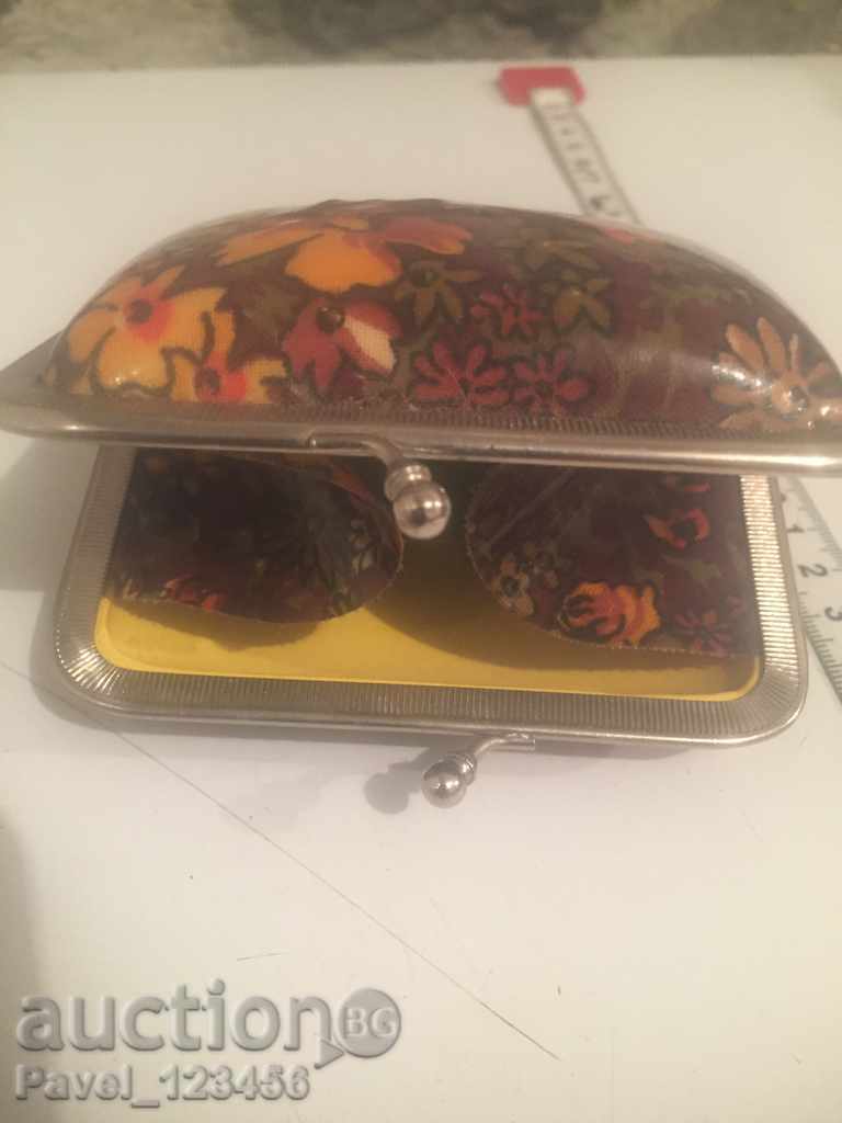 old purse with price 9.99 BGN | € 5.11 old purse with price 9.99 BGN | € 5.11