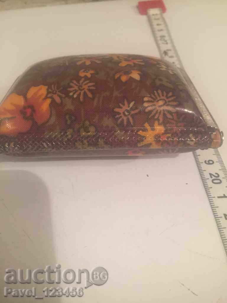 Delivery of old purse Delivery of old purse