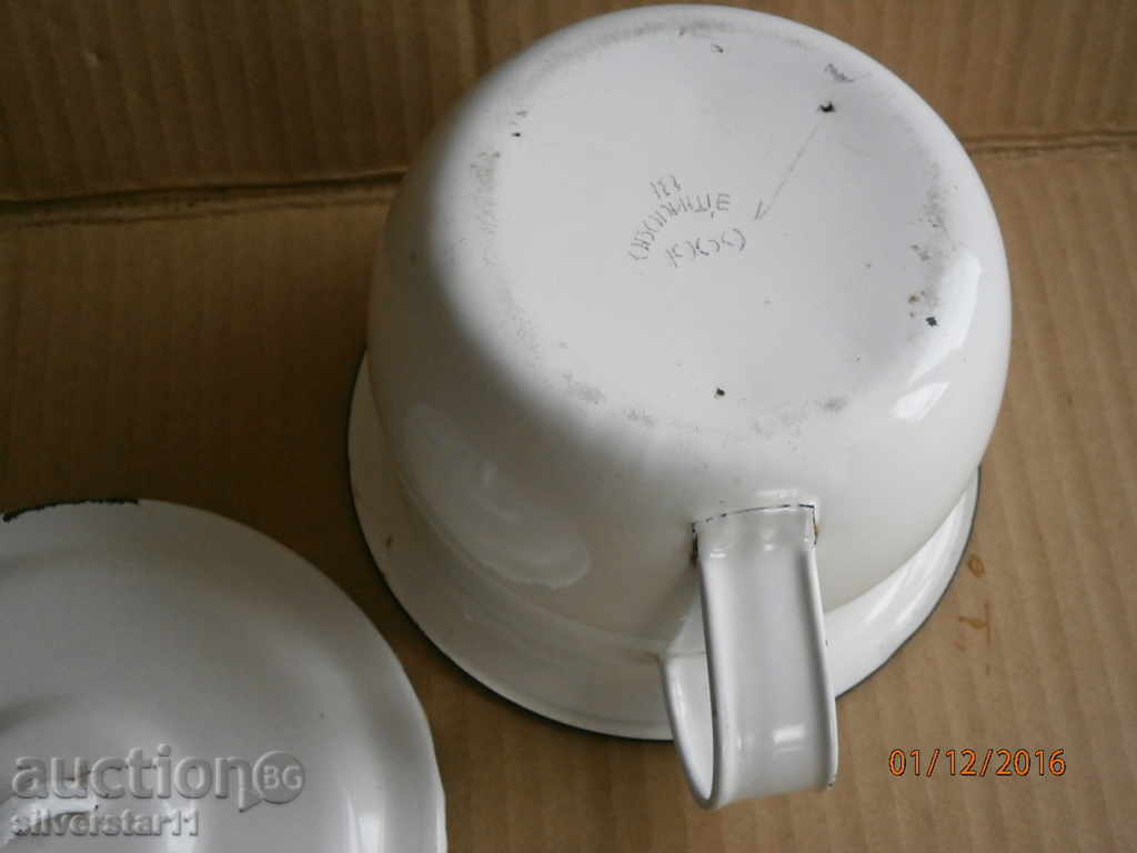 An old enamel tusk, a tusk, a bucket, an enameled container with a lid - 7 An old enamel tusk, a tusk, a bucket, an enameled container with a lid - 7