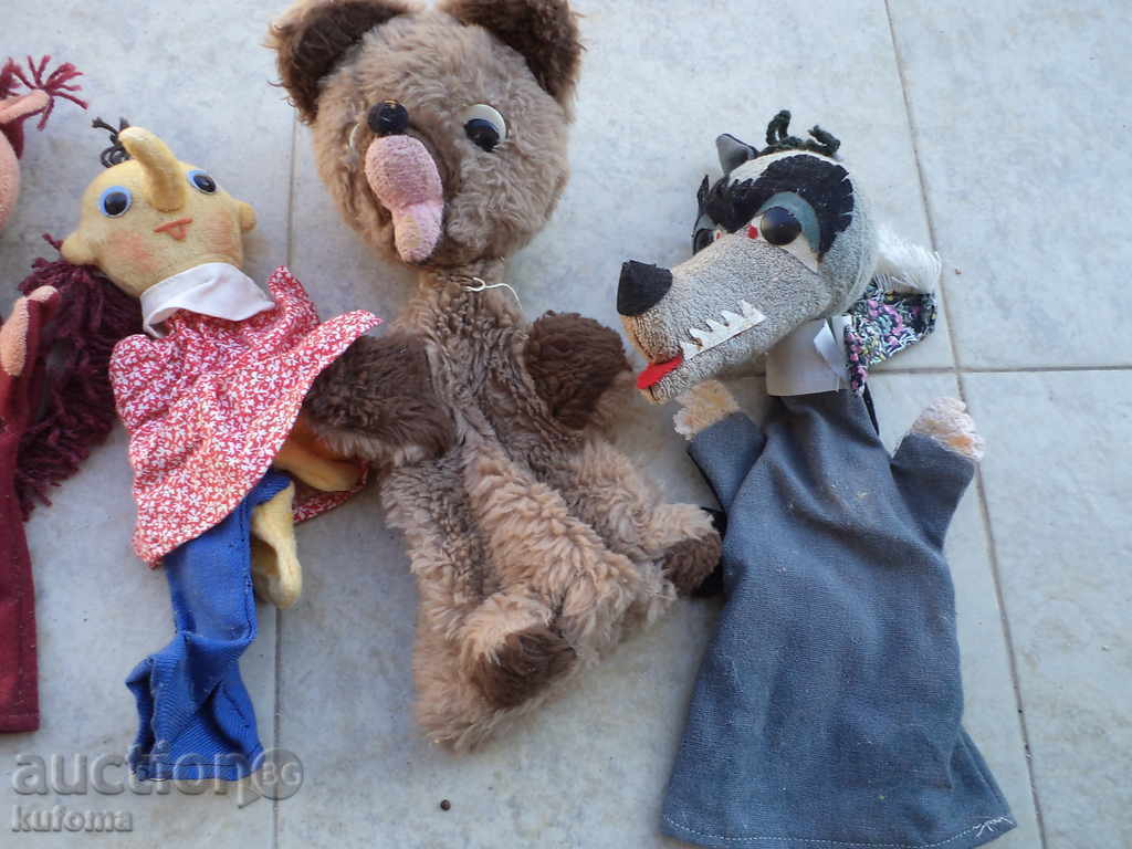 Auction  EARLY DOGS FOR PUPPET THEATER 5 FILES