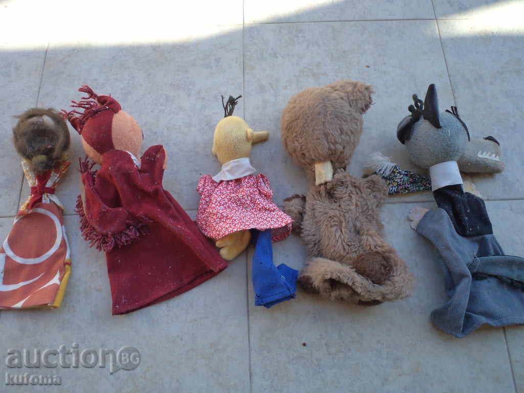 Delivery of EARLY DOGS FOR PUPPET THEATER 5 FILES