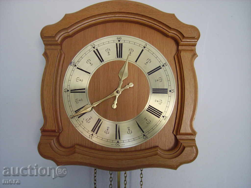 Delivery of Old mechanical wall clock Delivery of Old mechanical wall clock