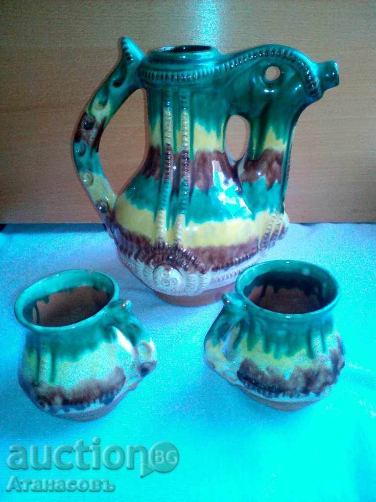 Delivery of Beautiful pitcher with two cups and markings Delivery of Beautiful pitcher with two cups and markings