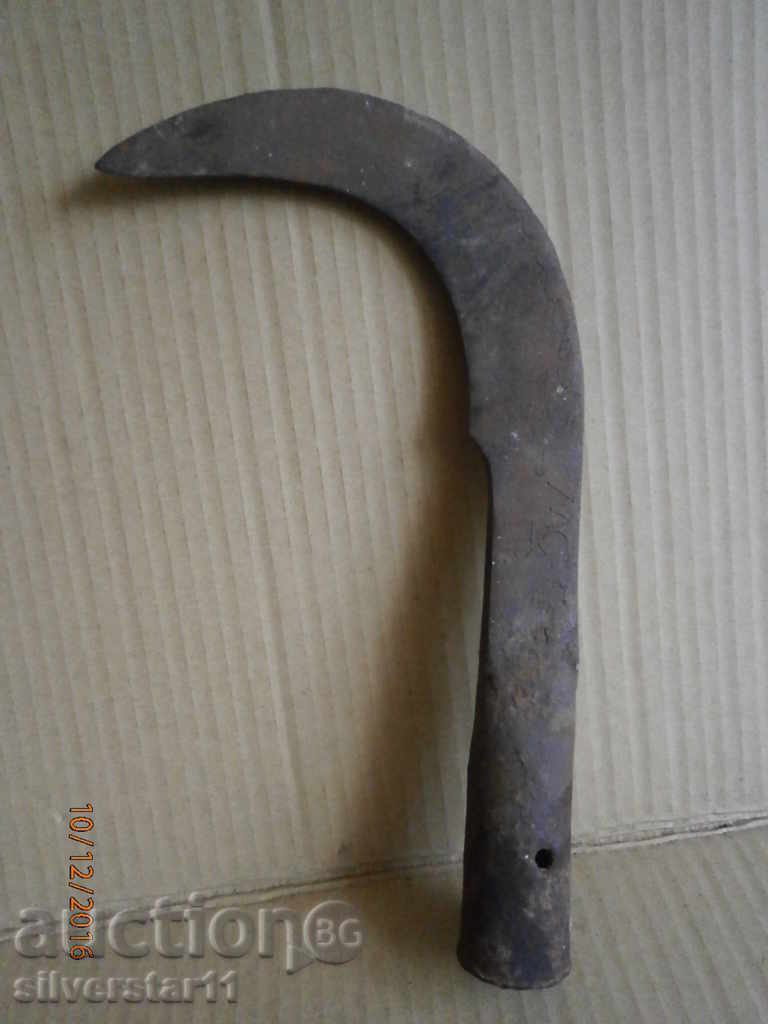 Auction old knicker manually forged sickle ax Auction old knicker manually forged sickle ax
