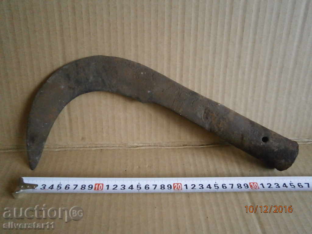 Delivery of old knicker manually forged sickle ax Delivery of old knicker manually forged sickle ax