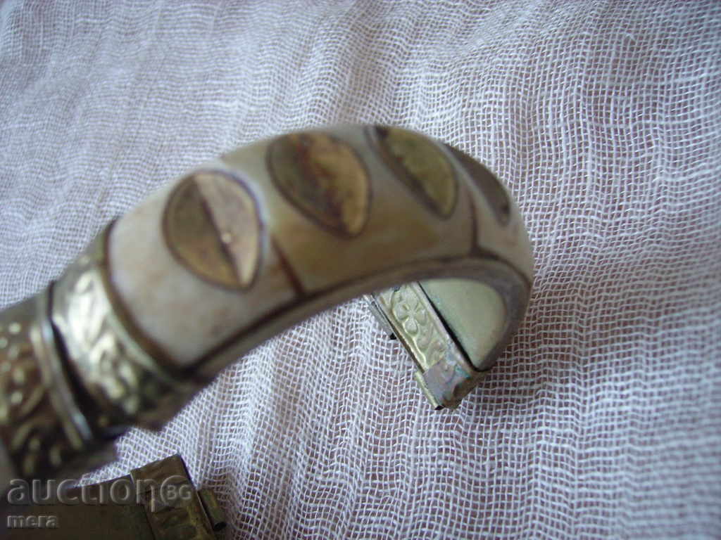 Old ivory bracelet and brass with price 25.00 BGN | € 12.78 Old ivory bracelet and brass with price 25.00 BGN | € 12.78