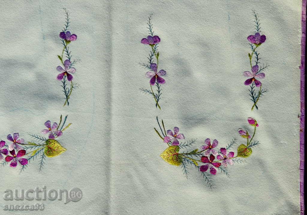 Κέντημα στο χέρι σε κασμίρι. με τιμή 29.00 BGN | € 14.83 Κέντημα στο χέρι σε κασμίρι. με τιμή 29.00 BGN | € 14.83