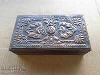 Cutie veche de bijuterii din lemn cu accesorii din cupru din cupru și lemn de cupru