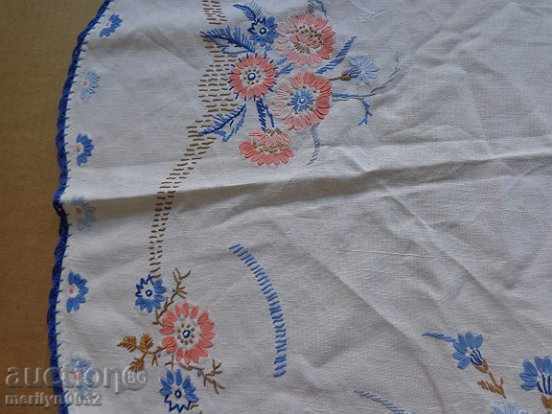 Vechea formă de fantă de acoperire mediu, broderie bulgară cu preț 69.00 BGN | € 35.28 Vechea formă de fantă de acoperire mediu, broderie bulgară cu preț 69.00 BGN | € 35.28